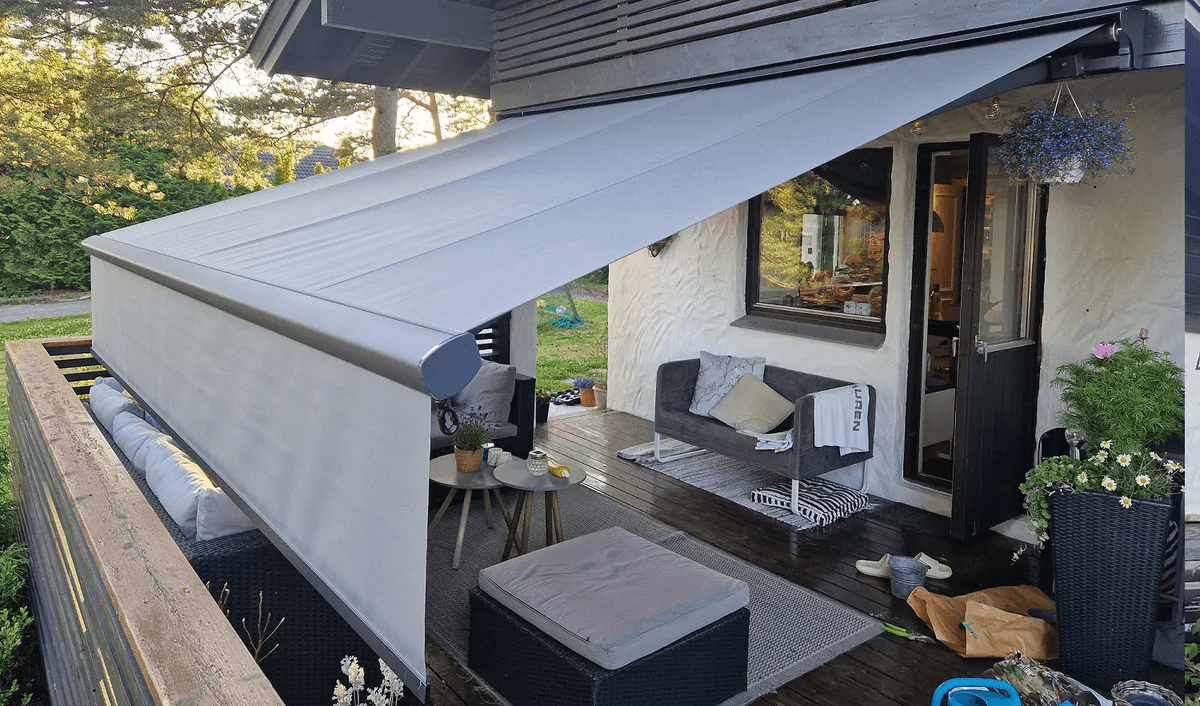 Markise - Bredde fra 535 til 590 cm x utfall 210 cm