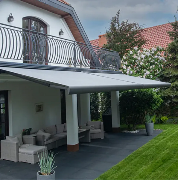 Hovedbilde Semi-Kassettmarkise, Bredde 655-700 cm x 310 cm utfall